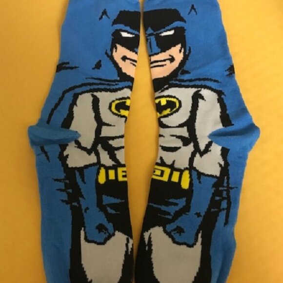 PAIR OF BATMAN SOCKS UNISEX SIZE 6-12 BNWOT - Picture 1 of 1